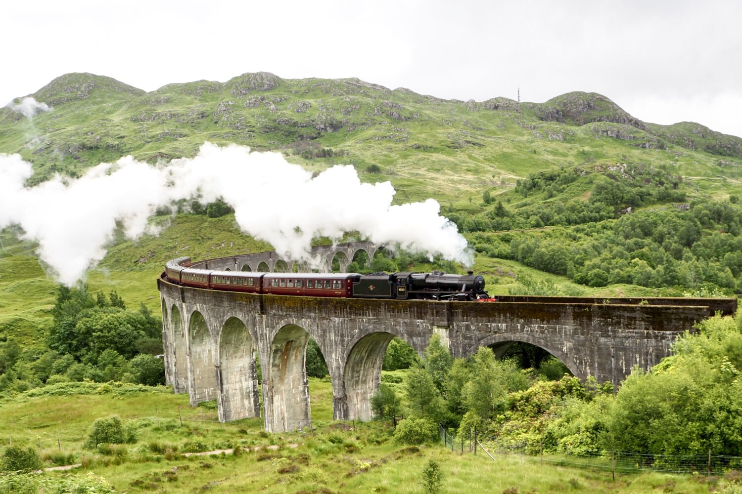 parni vlak fort william glenfinnan viaduct